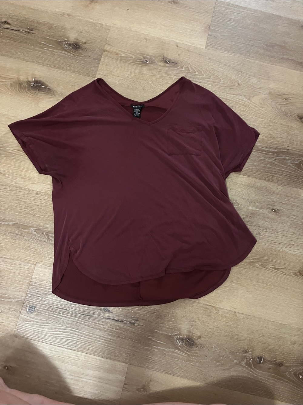 Rue21 Short Sleeve V-Neck Tee in Burgundy Wine